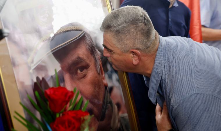 Criminalul de război Ratko Mladic a fost omagiat la Belgrad de foşti camarazi şi oficiali sârbi din trecut şi prezent