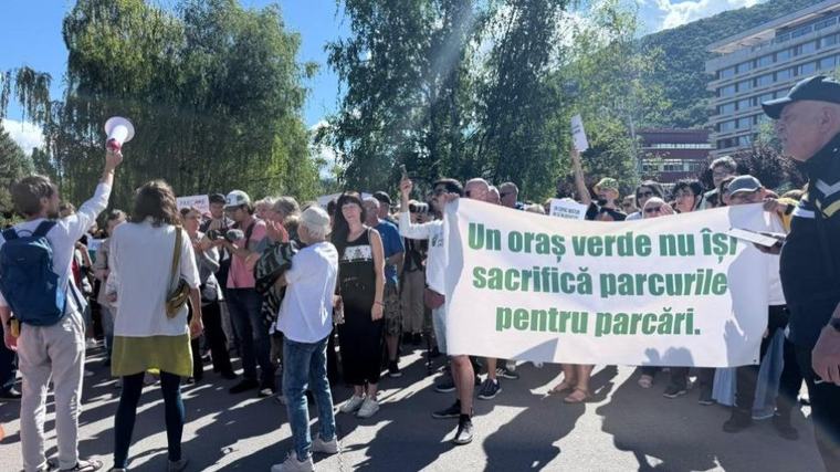 BRAȘOV: Protest față de construirea unei parcări sub Parcul Central