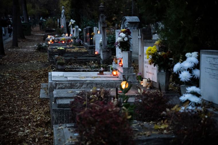 Cei mai rapizi gropari: un concurs de viteză la săpat morminte a fost organizat în Ungaria. Care a fost premiul