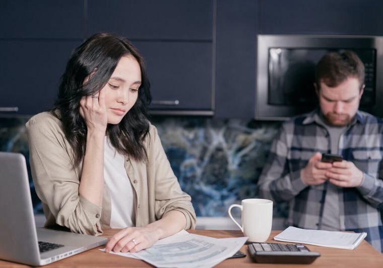 Infidelitatea financiară, un risc tot mai mare pentru cupluri. Ce înseamnă și cum pot evita partenerii conflictele legate de bani
